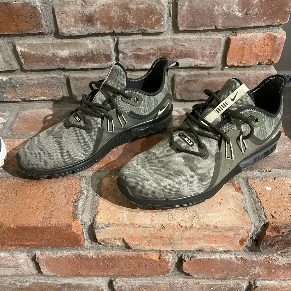 Nike Air Max sequent 3 like new